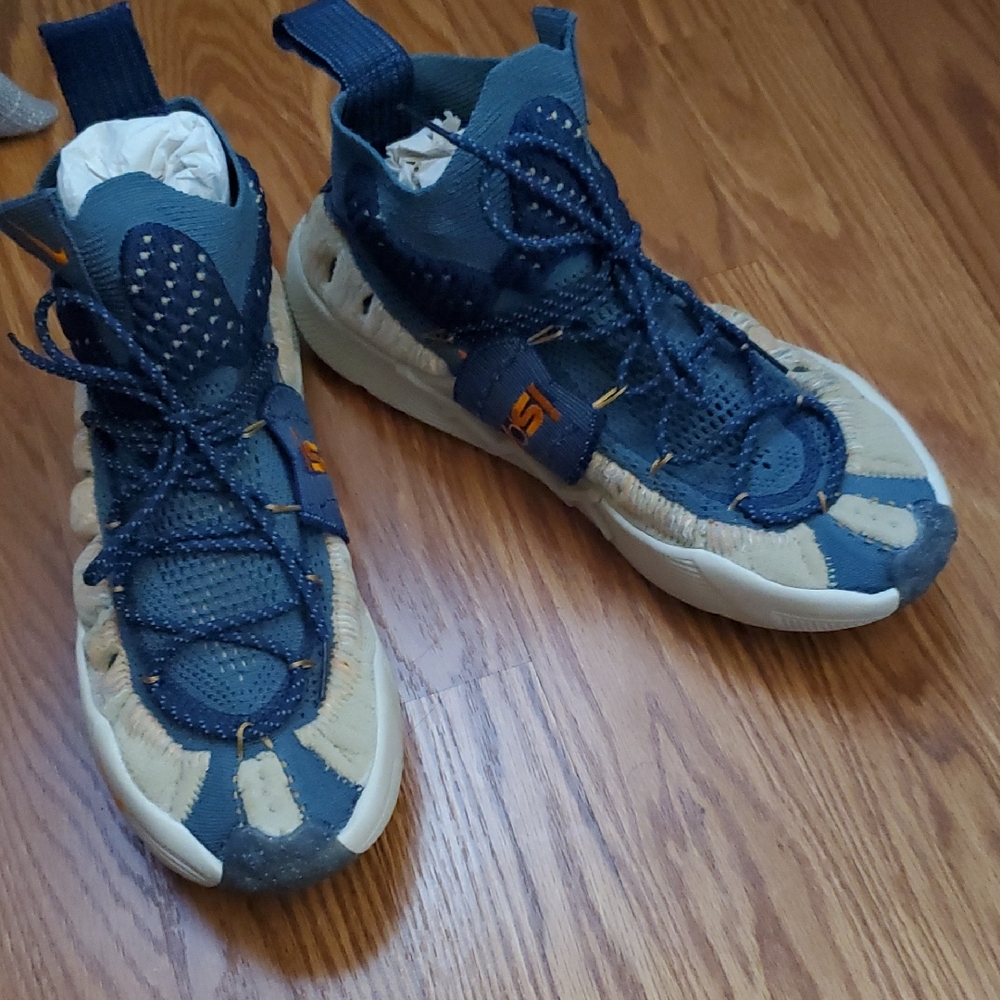 Nike Blue and Beige Athletic Sneakers